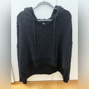 Cozy black sweatshirt!